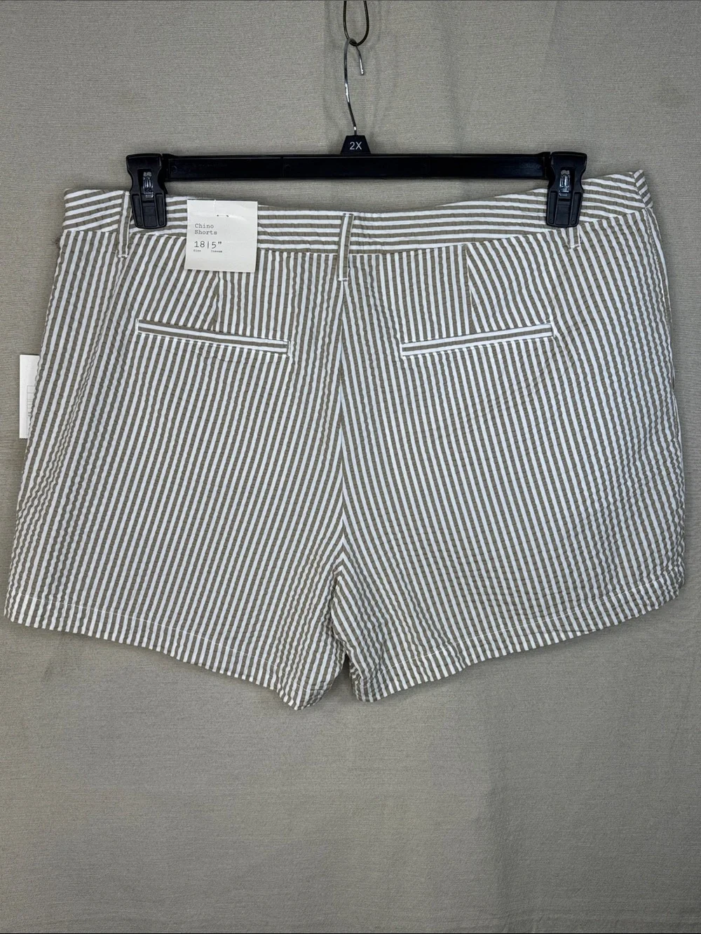 a new day Shorts White/Tan Striped Seersucker in Size18  NWT
